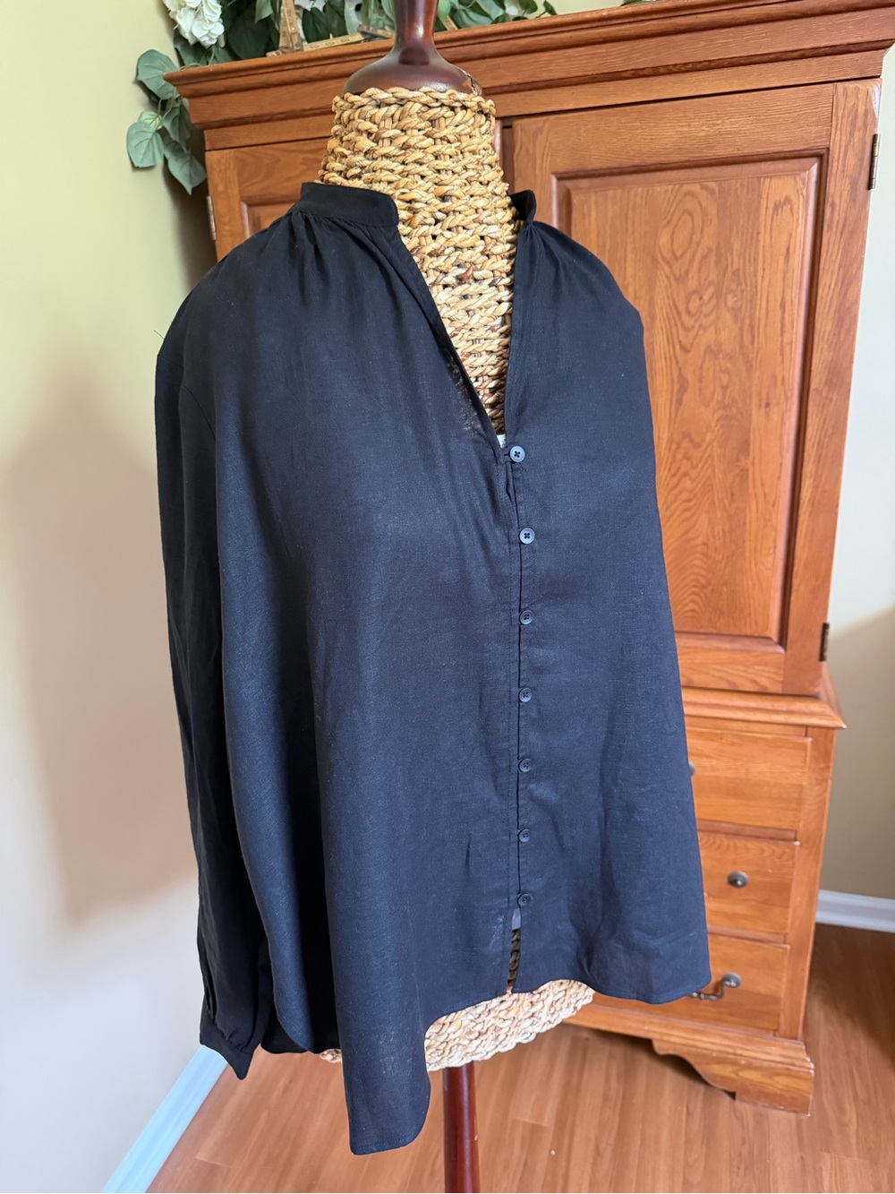 Universal Standard Avalon Linen blend blouse black
